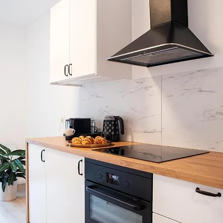 Maya's Flats & 18 - Nadmotlawie Apartment